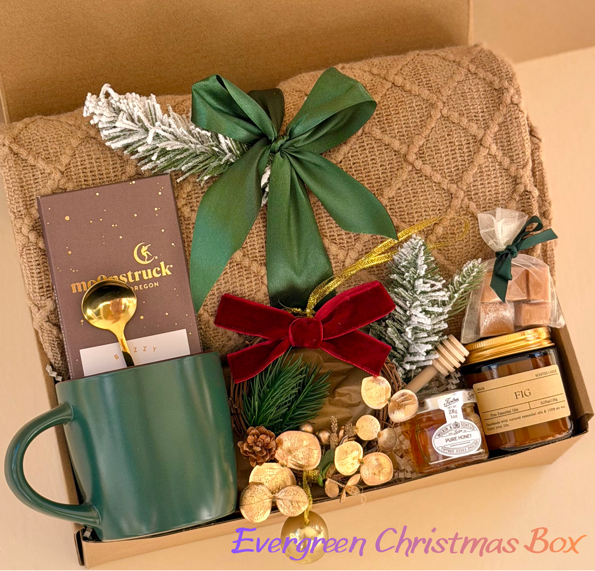 Christmas Gift Set, Holiday Spa Box, Winter Cozy Gift for Her — Evergreen Christmas Box