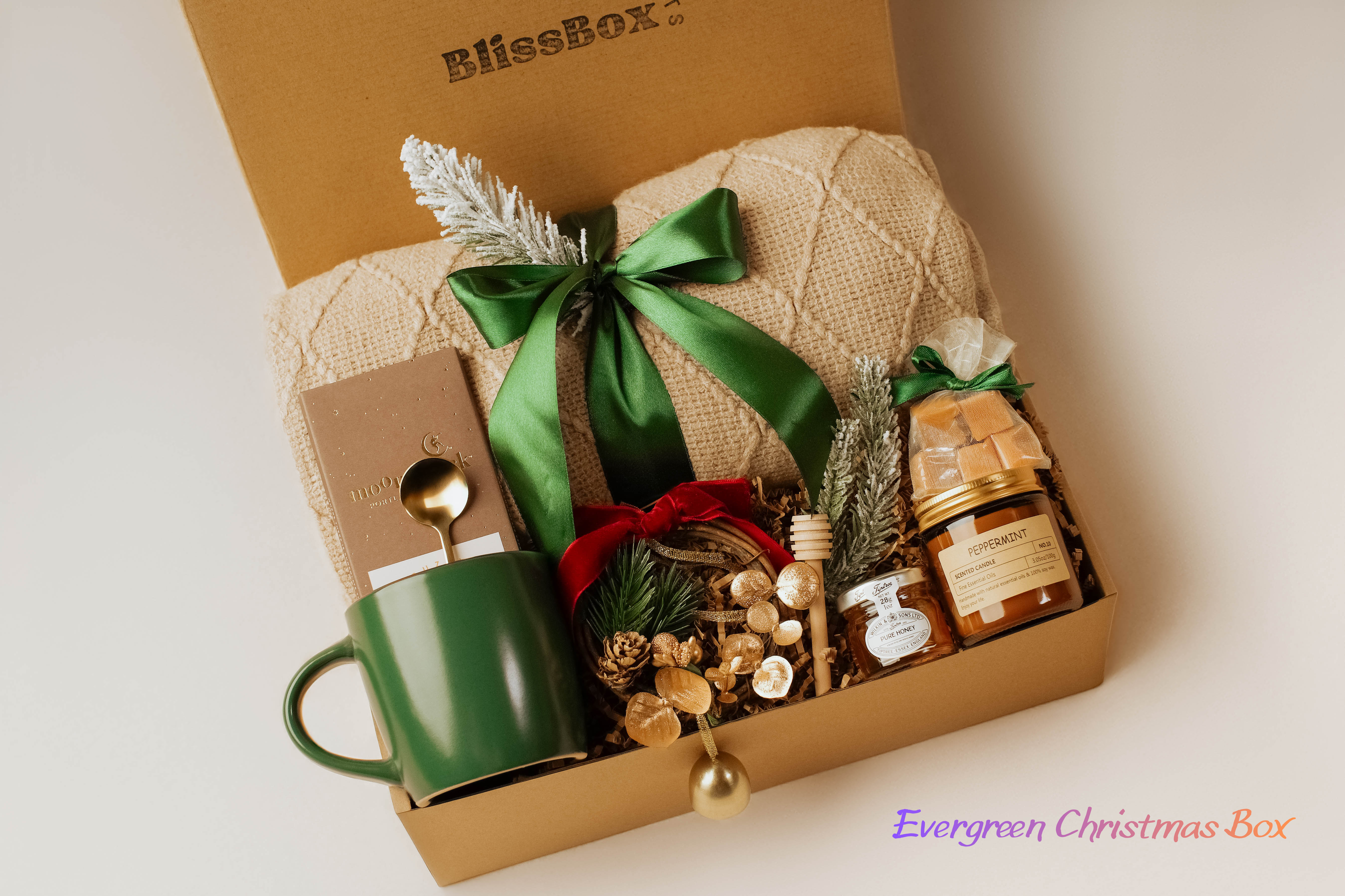 Christmas Gift Set, Holiday Spa Box, Winter Cozy Gift for Her — Evergreen Christmas Box