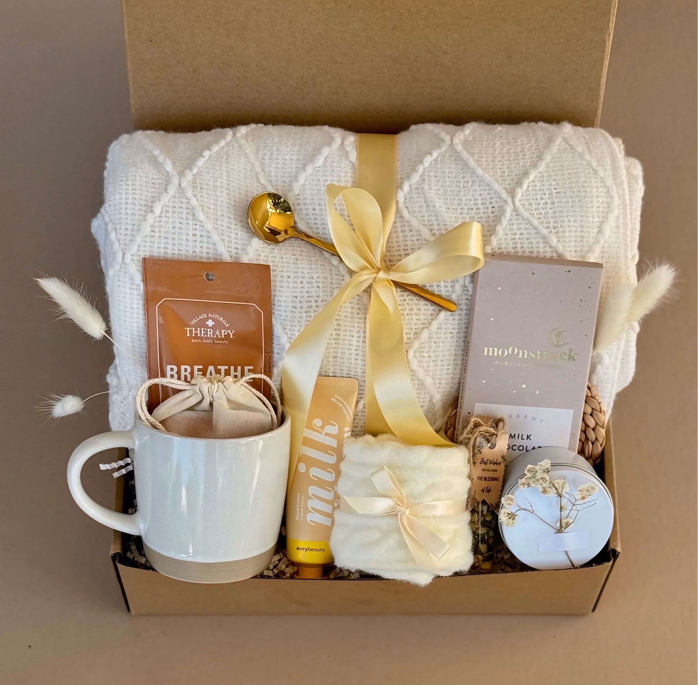 Cozy Gift Box – Blanket, Mug, Candle & Treats | Birthday, Holiday & Care Package